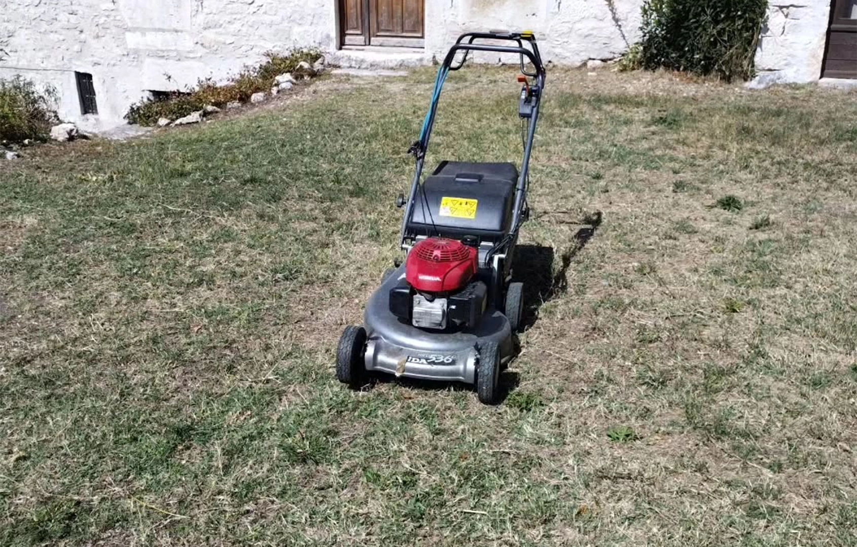 Au Jardin – Alladio Jérôme nos services : tonte et désherbage